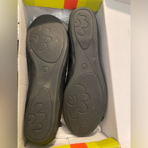 Baretraps flats - Picture 2 of 3